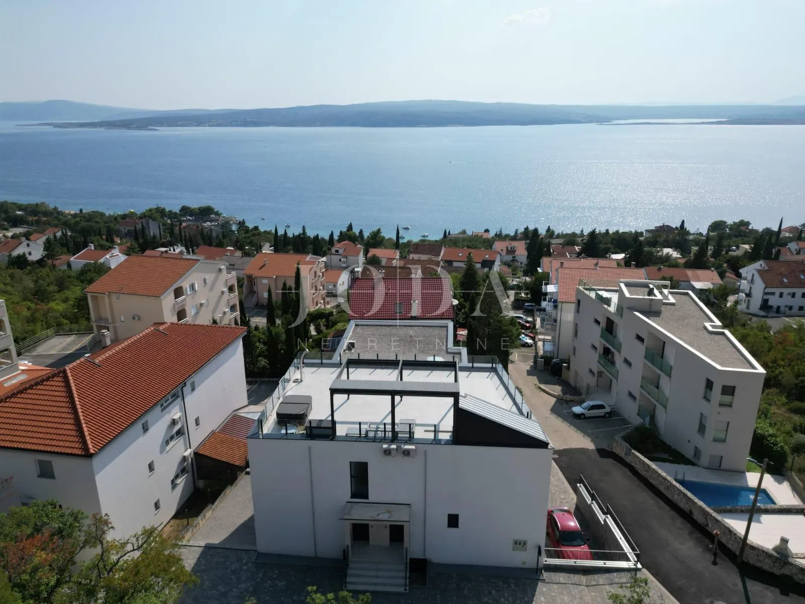 dramalj penthouse sa garažom i zasebnim apartmanom - slika 7