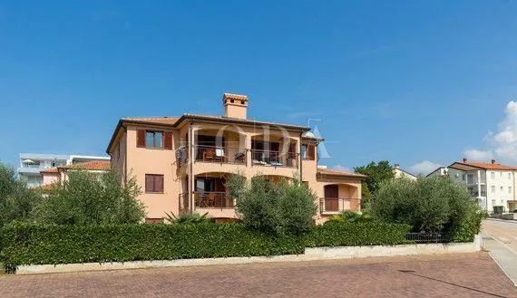 POPUST!Dva apartmana sa zajedničkim bazenom,Novigrad