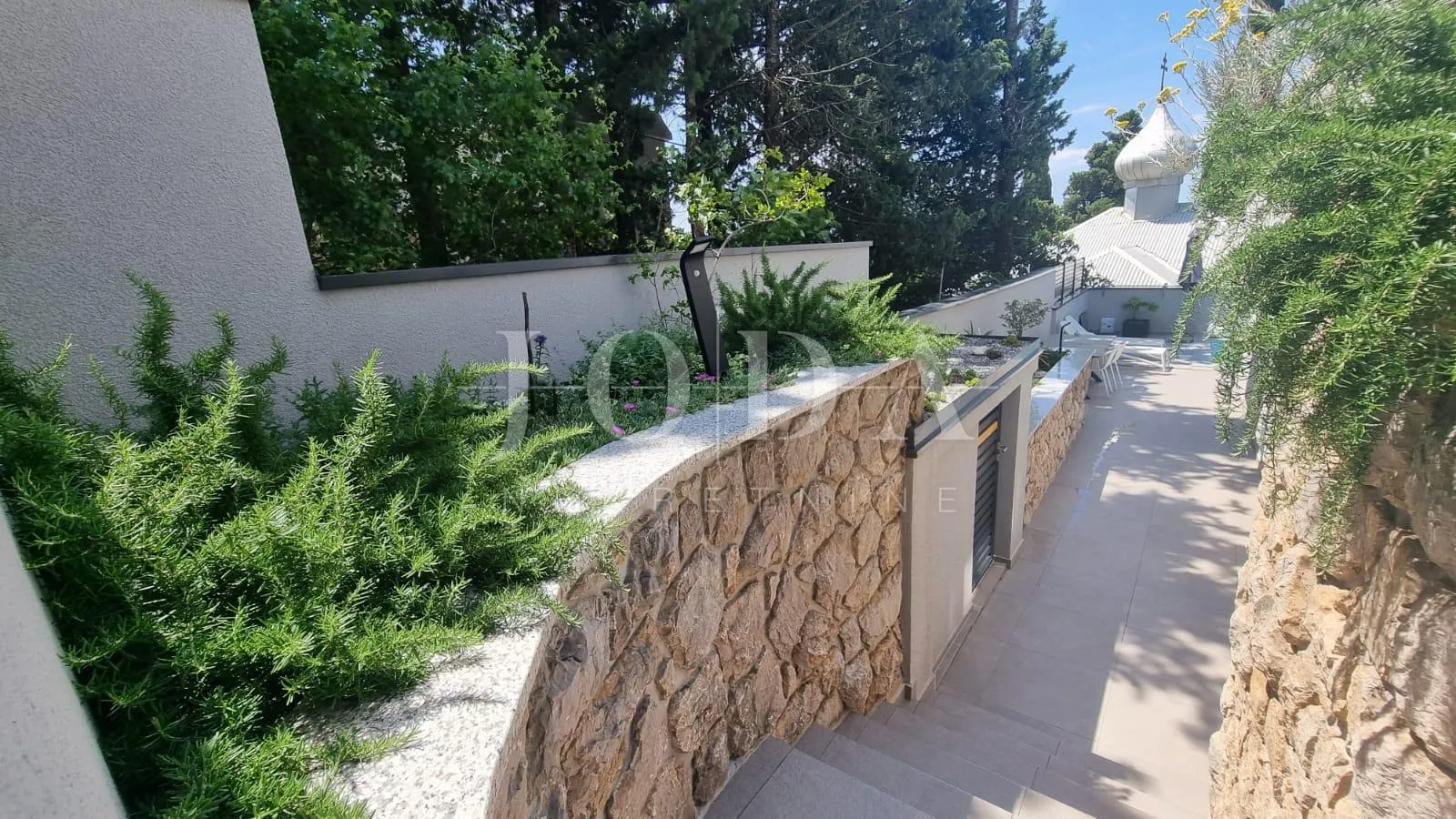 crikvenica, kuća sa osam apartmana - slika 33