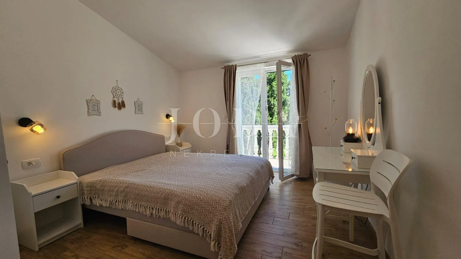 cesarica kuća prvi red do mora - slika 29