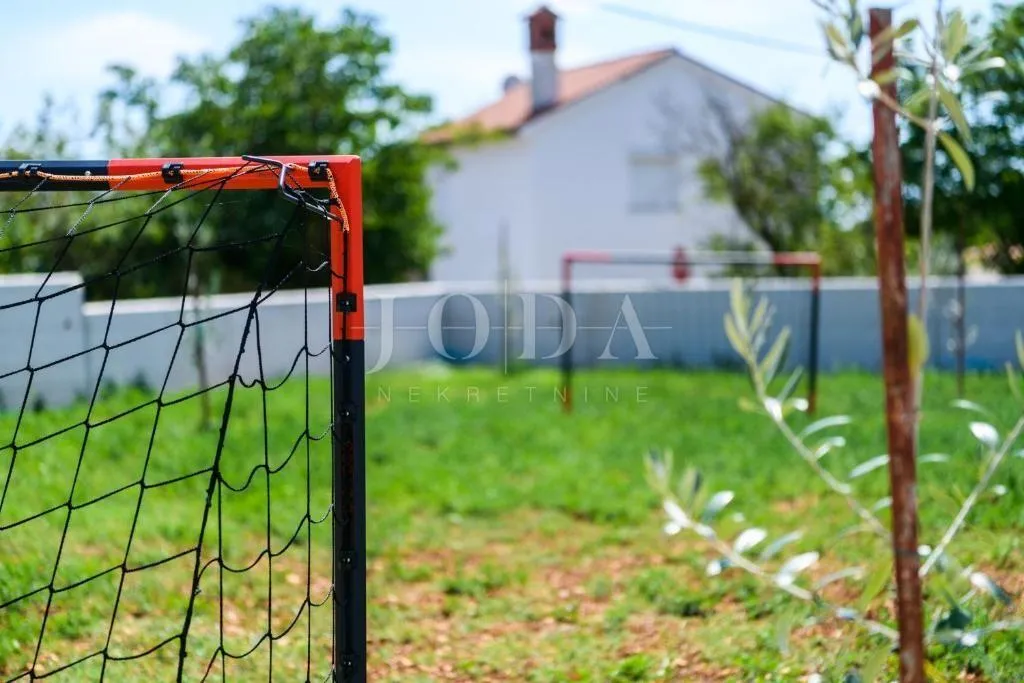 marčana, duga uvala, okolica, kamena kuća sa bazenom i građevinskom parcelom - slika 17
