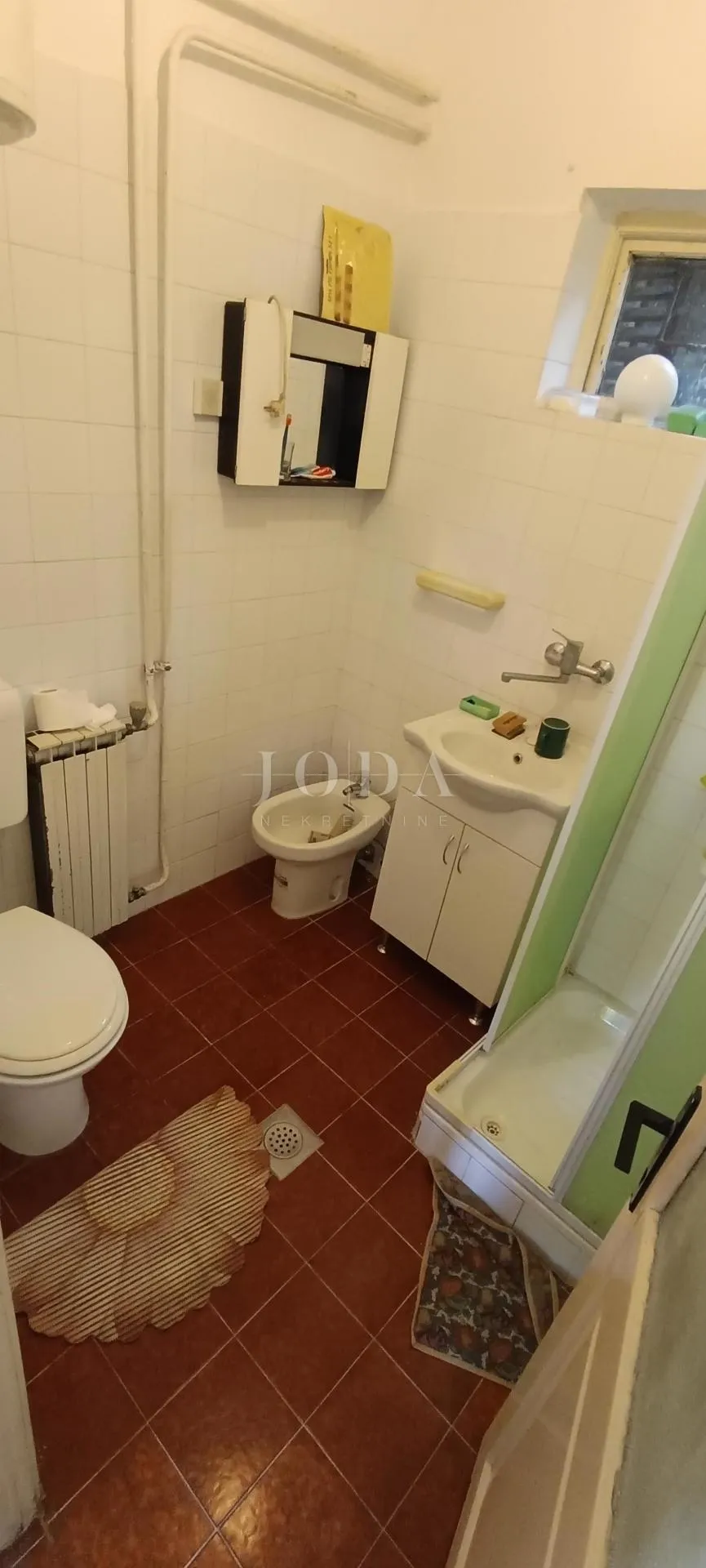 kamena kuća okružena zelenilom,labin okolica - slika 5