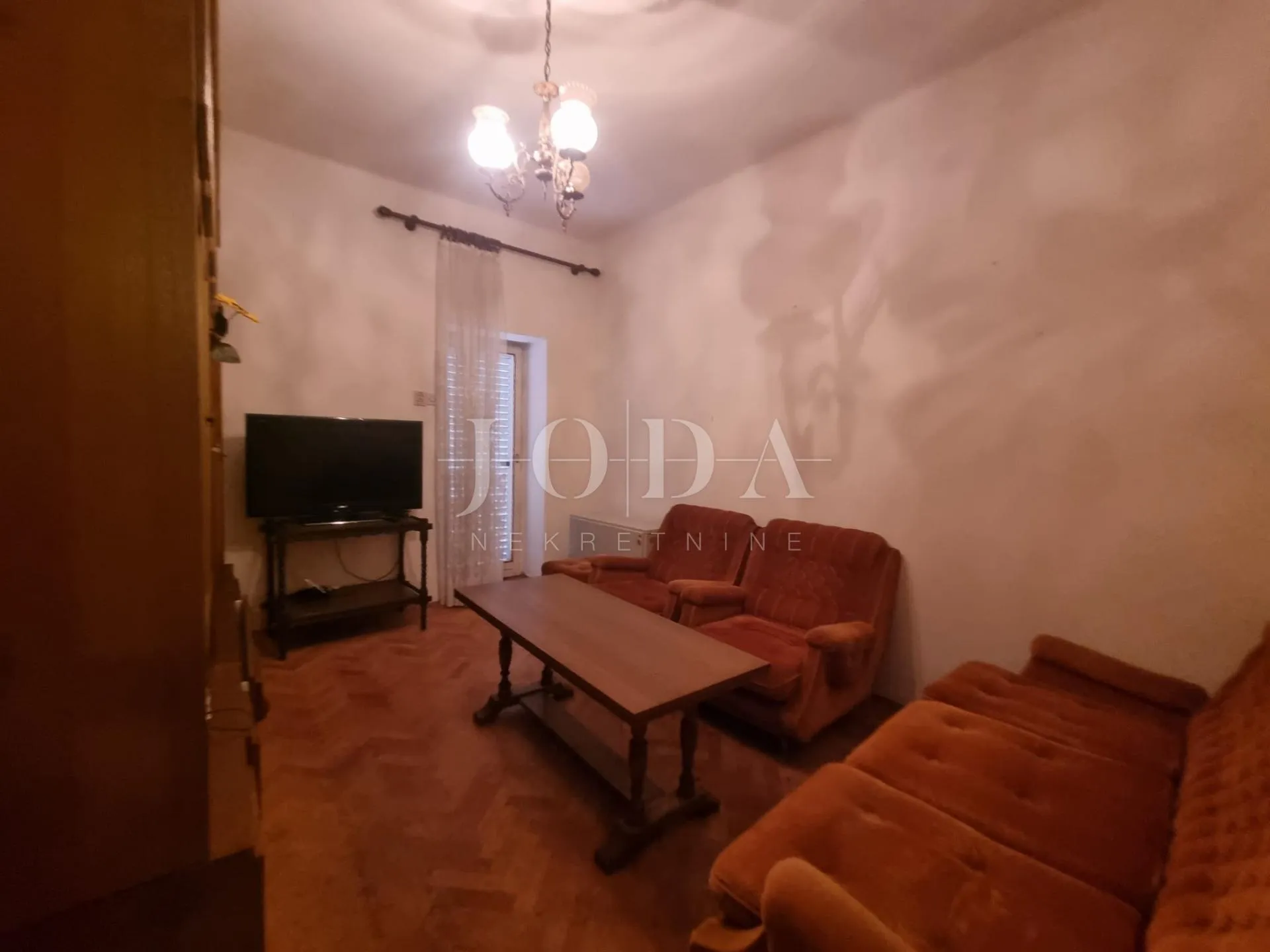 kuća za adaptaciju u centru grada - slika 10