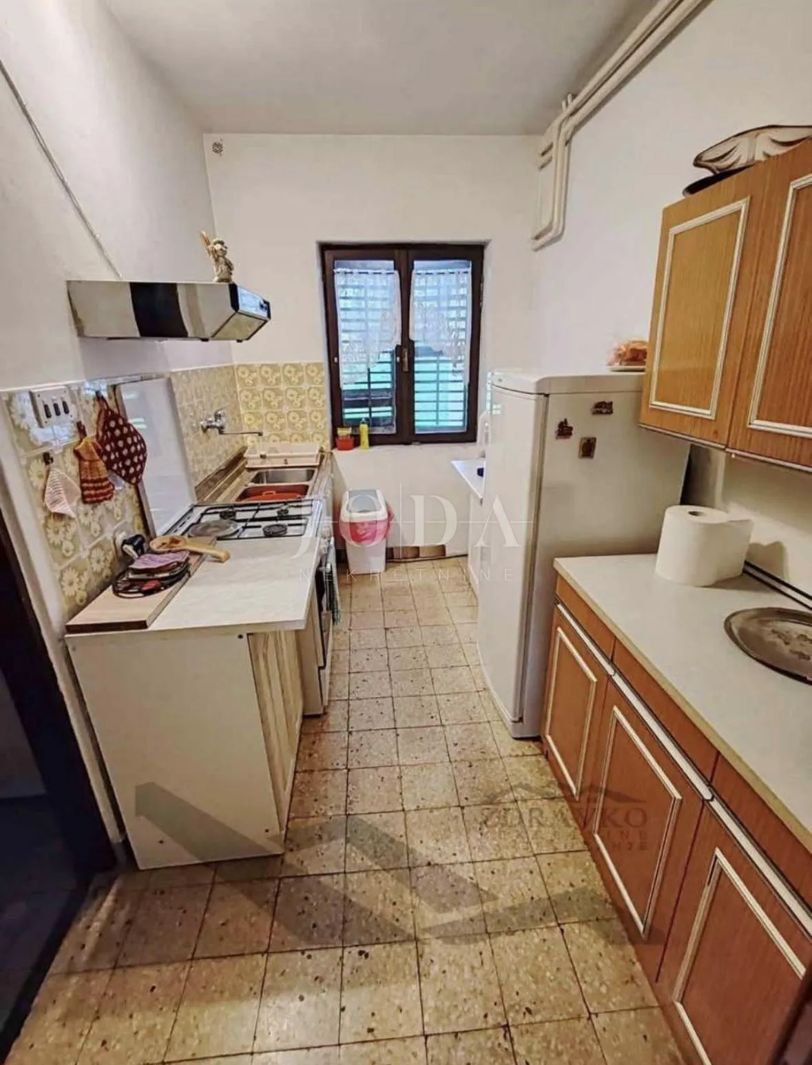 barban, kuća s velikom okućnicom i pomoćnom zgradom - slika 4