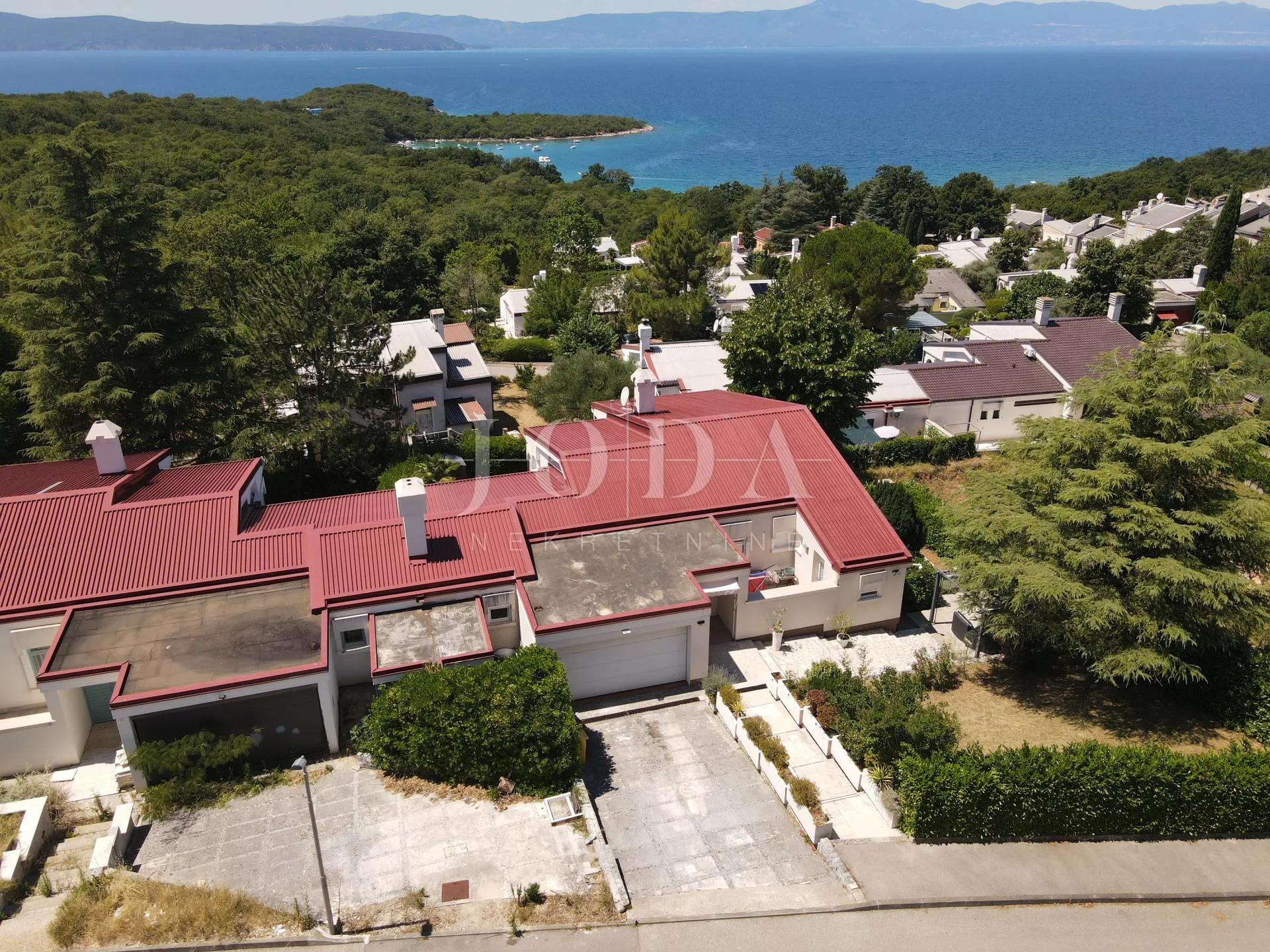 otok krk prizemnica sa garažom i lijepom okućnicom - slika 28