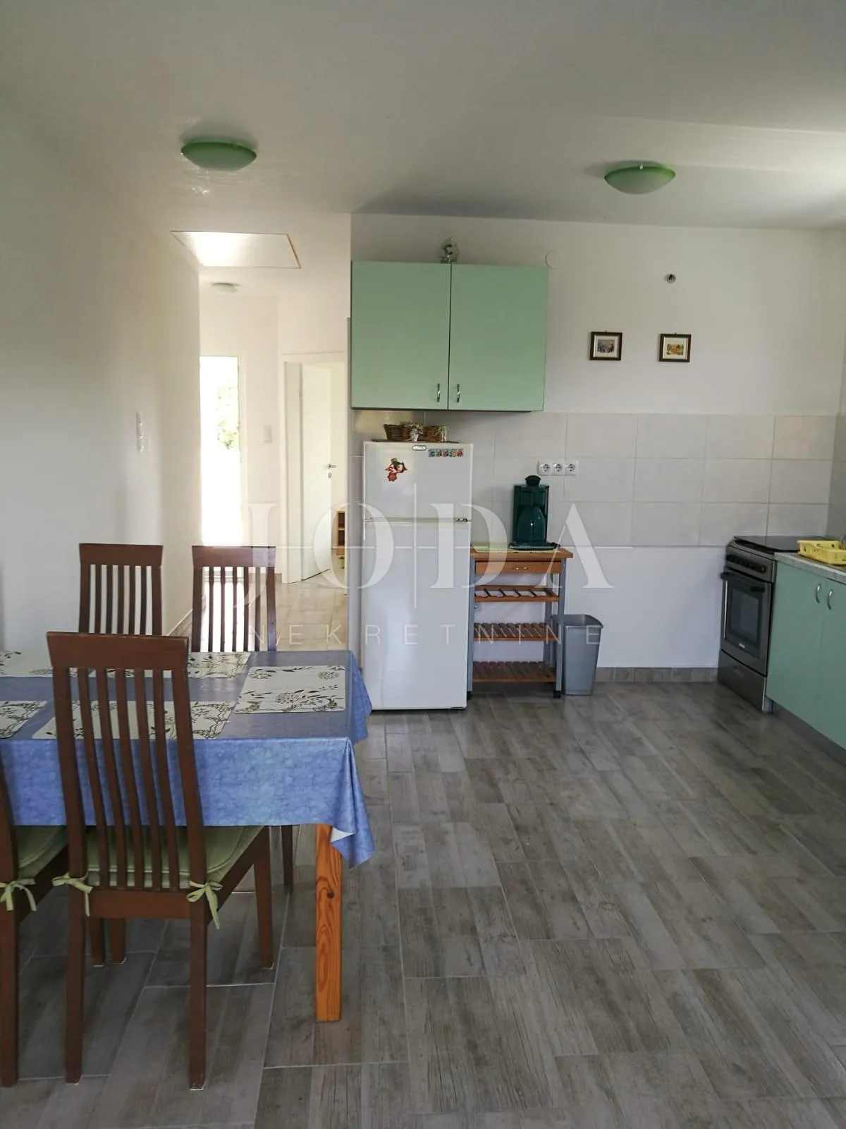 povile dva stana u blizini mora - slika 12
