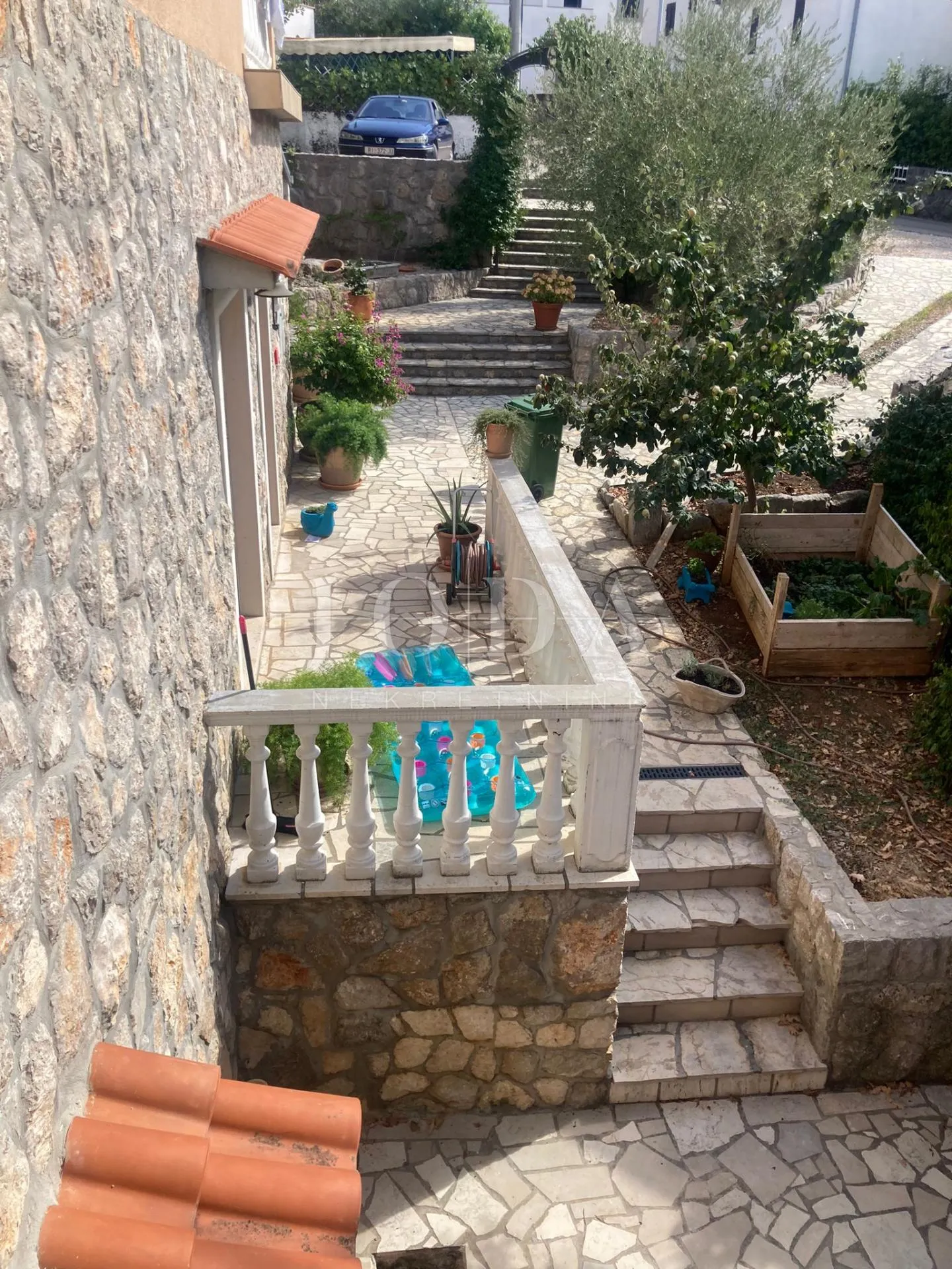 malinska kuća: poslovni prostor i stan – vaša prilika za savršeni dom - slika 31