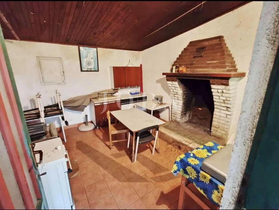 barban, kuća s velikom okućnicom i pomoćnom zgradom - slika 9