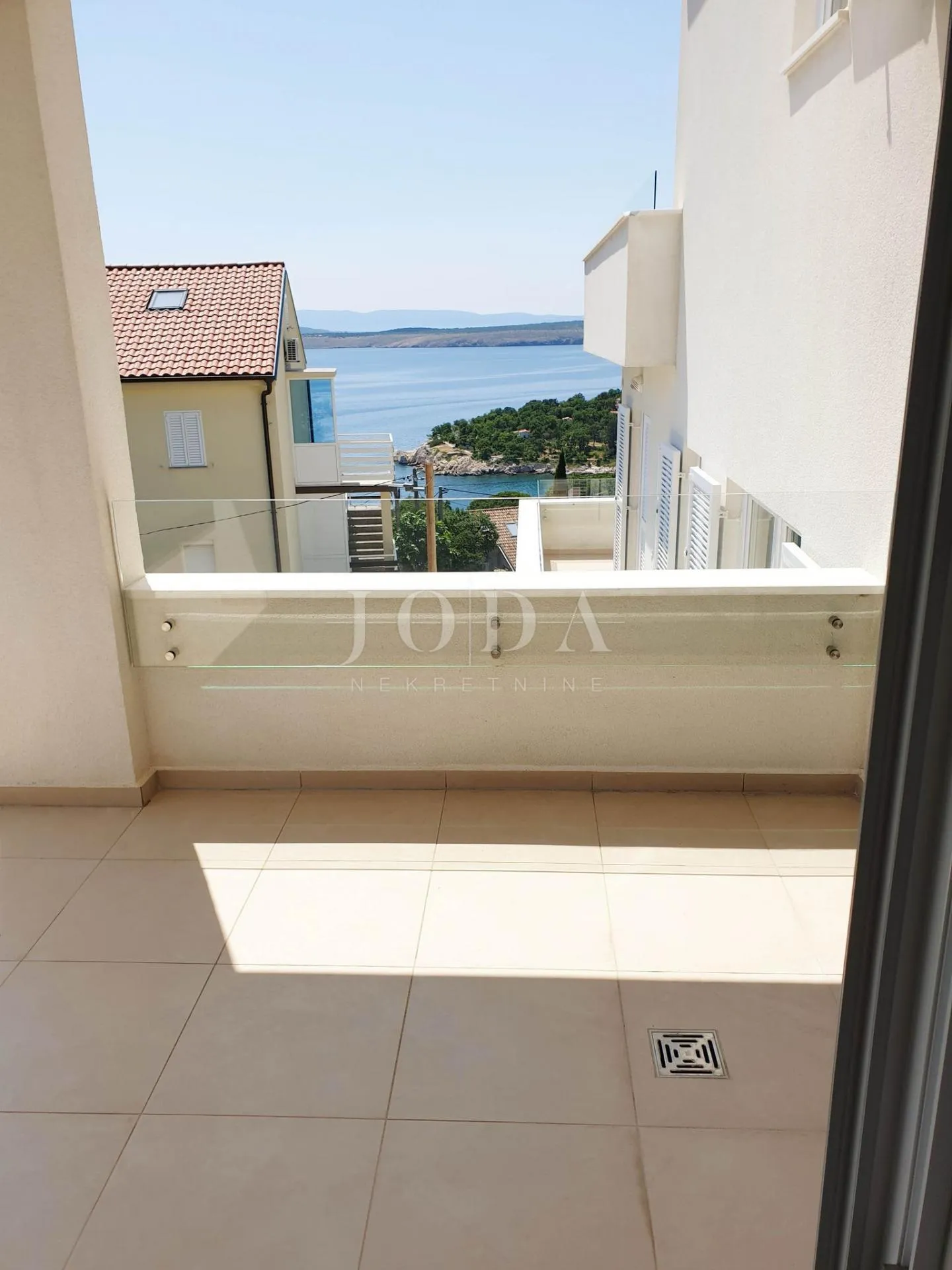 dramalj, kuća sa tri stana na odličnoj lokaciji - slika 15
