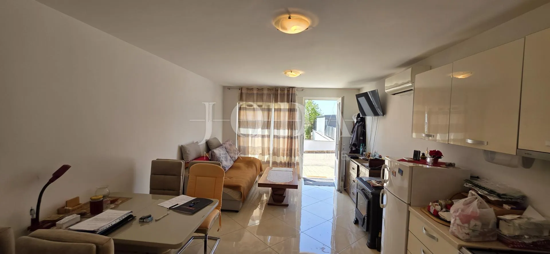 prizemni apartman s okućnicom i 2 parkirna mjesta - slika 3