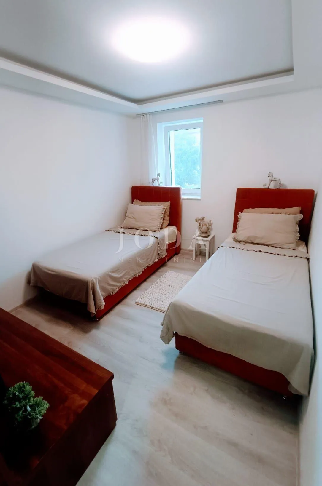 renovirana kuća kompletno opremljena,valtura - slika 13