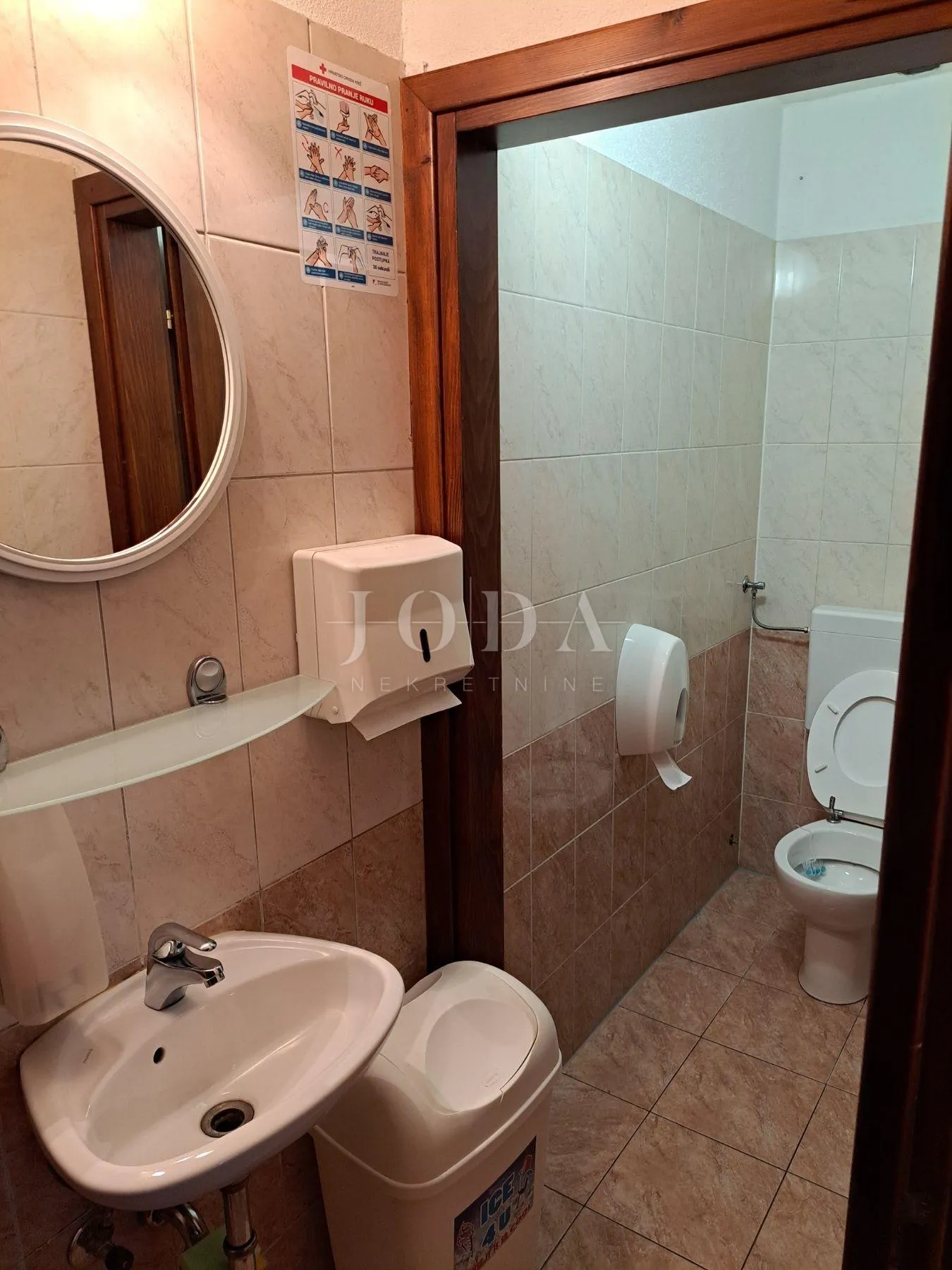 opremljena konoba sa stanom i terasom,brtonigla - slika 6
