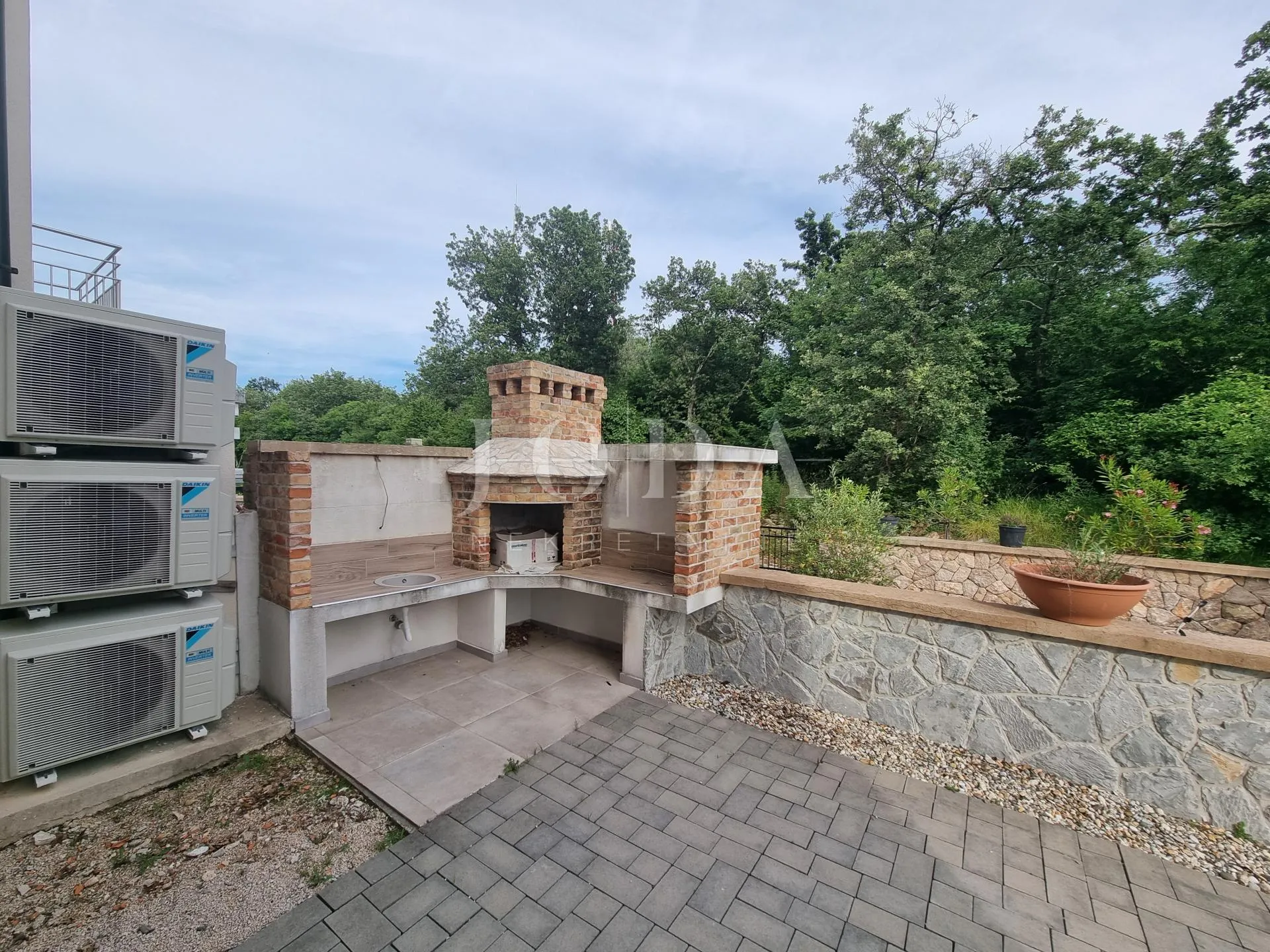 stan sa okućnicom u novogradnji otok krk - slika 7