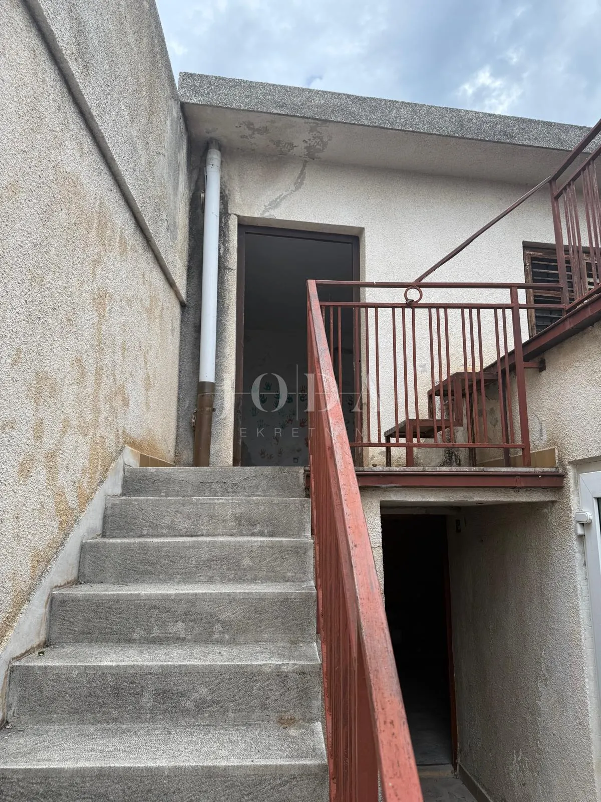 senj, kuća u nizu s terasom i pogledom na more - slika 8