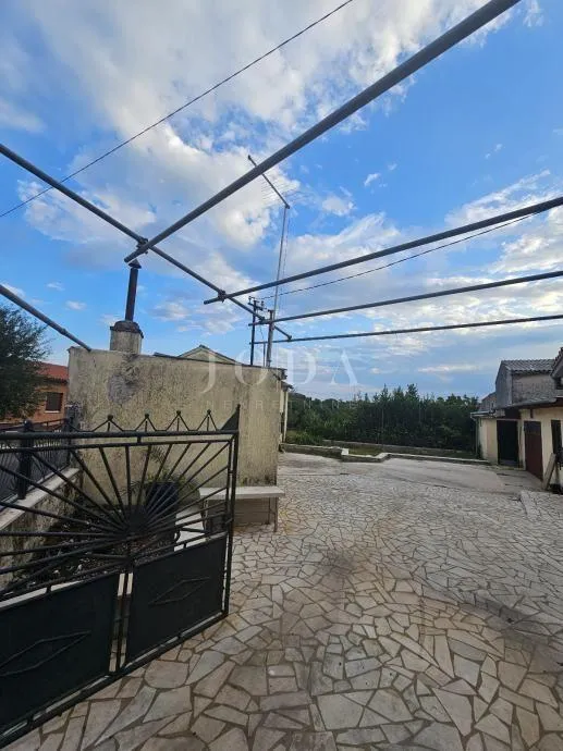 obiteljska kuća sa 2 objekta i šternom,barban okolica - slika 18