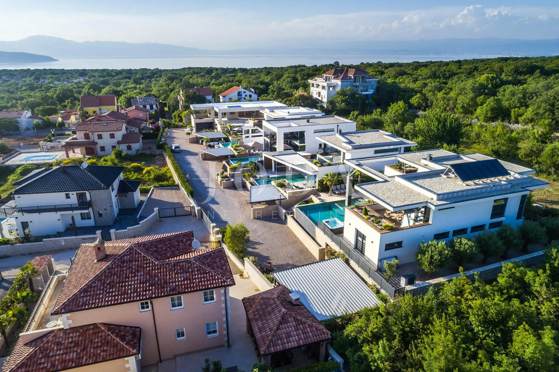 moderna luksuzna vila s pogledom na more - slika 36