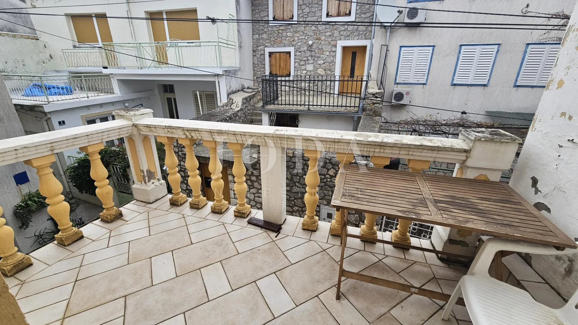 selce kuća u strogom centru - slika 22
