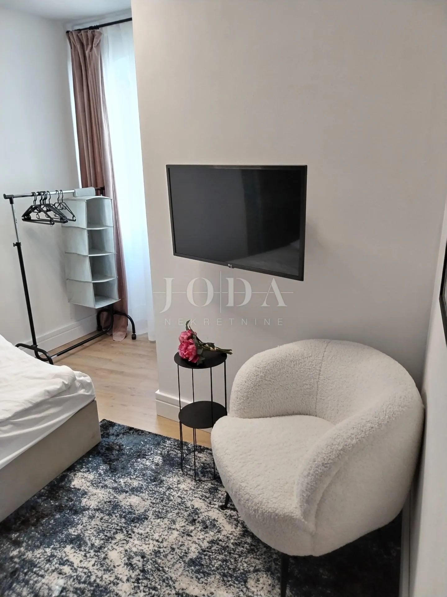 vodnjan, prekrasna, dizajnerski renovirana kamena kuća - slika 26
