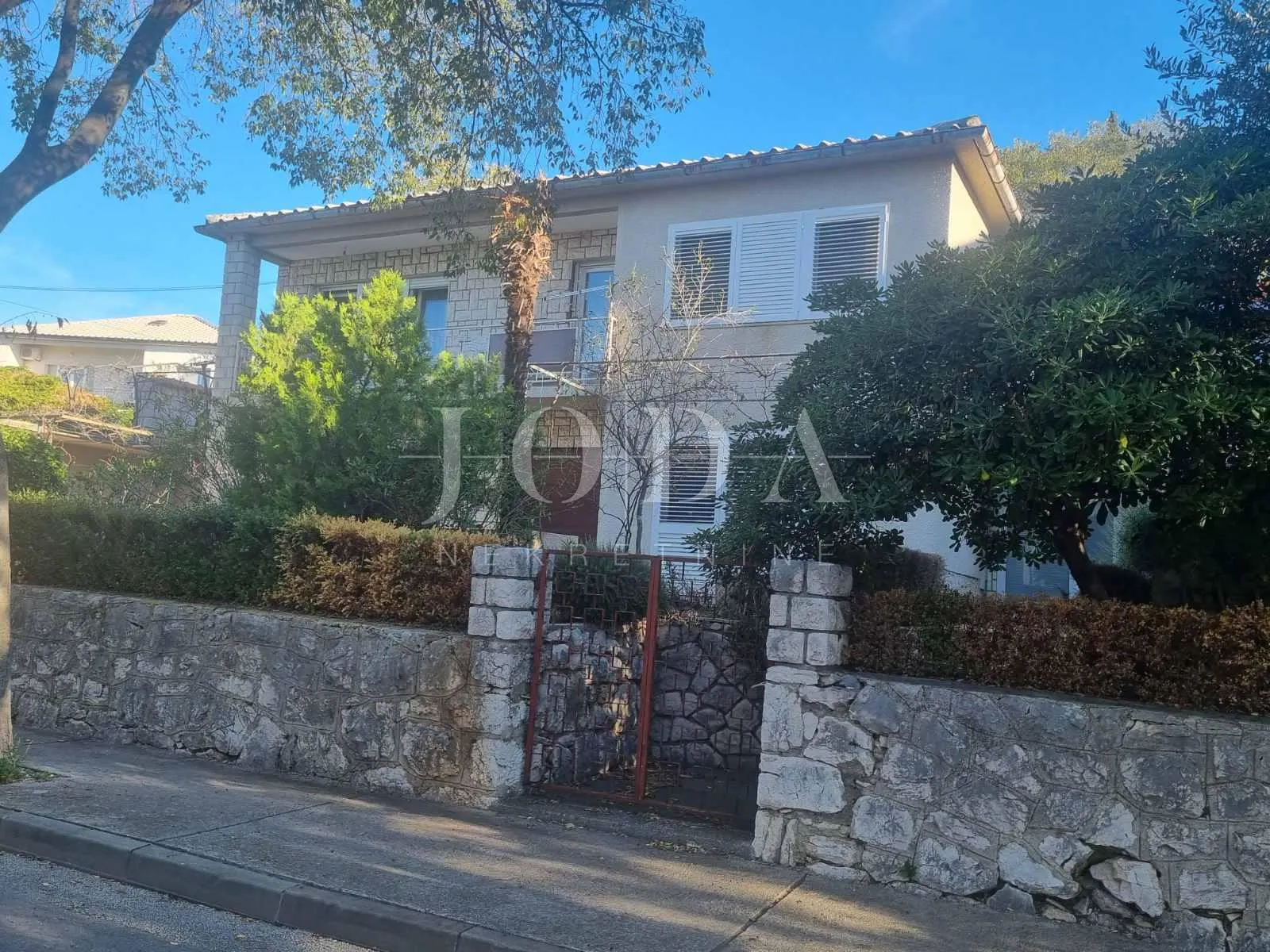 novi vinodolski,centar, kuća 180m od mora - slika 12