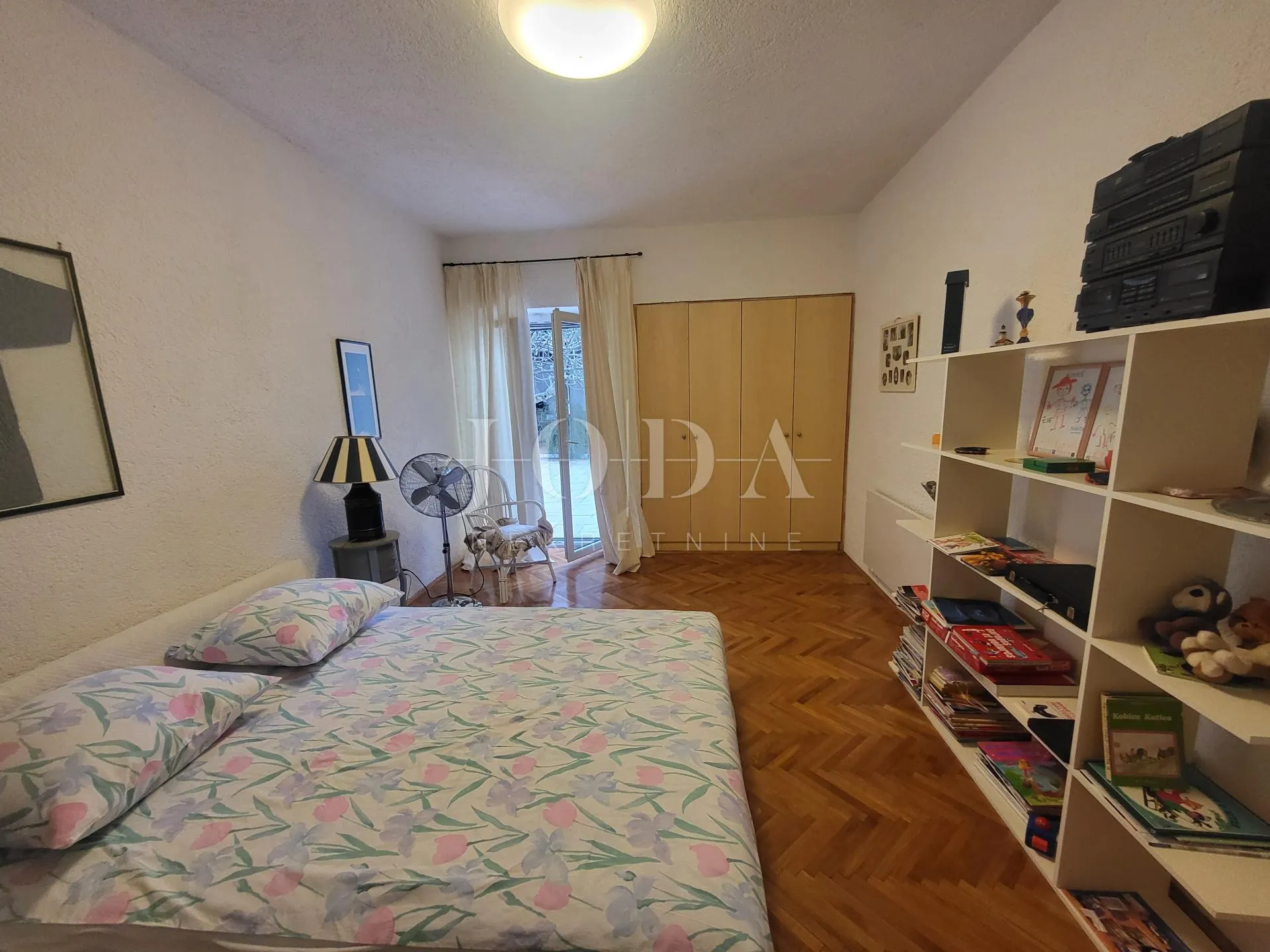 2 vile s bazenom + poslovni prostor na jednoj parceli od 2.700 m2 - slika 34