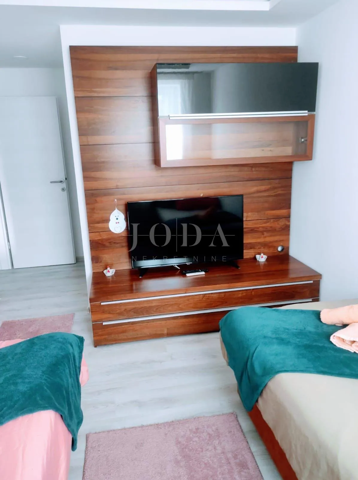 renovirana kuća kompletno opremljena,valtura - slika 14