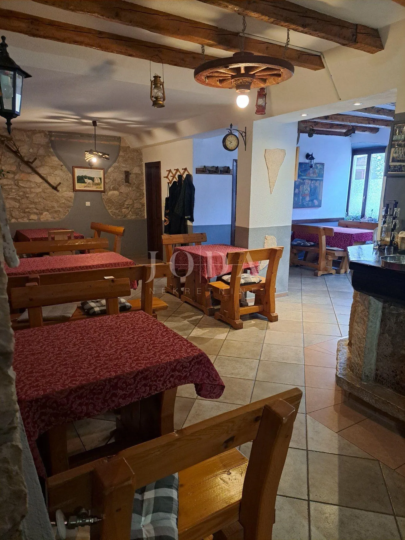 opremljena konoba sa stanom i terasom,brtonigla - slika 2