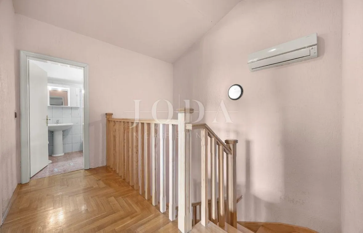 ližnjan, kuća sa tri stambene jedinice - slika 25