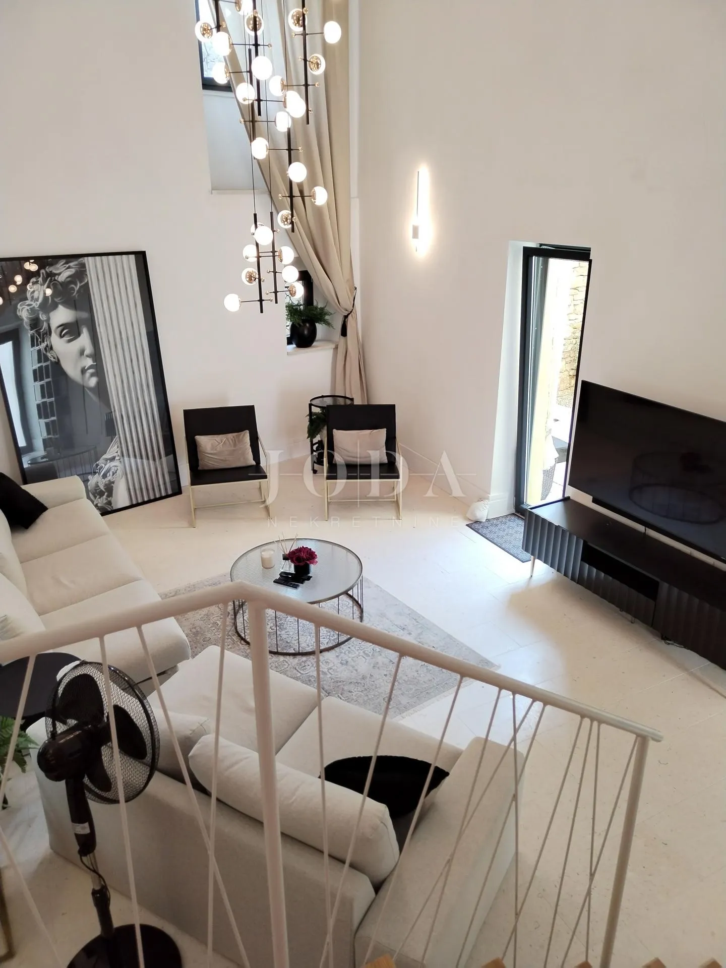 vodnjan, prekrasna, dizajnerski renovirana kamena kuća - slika 3