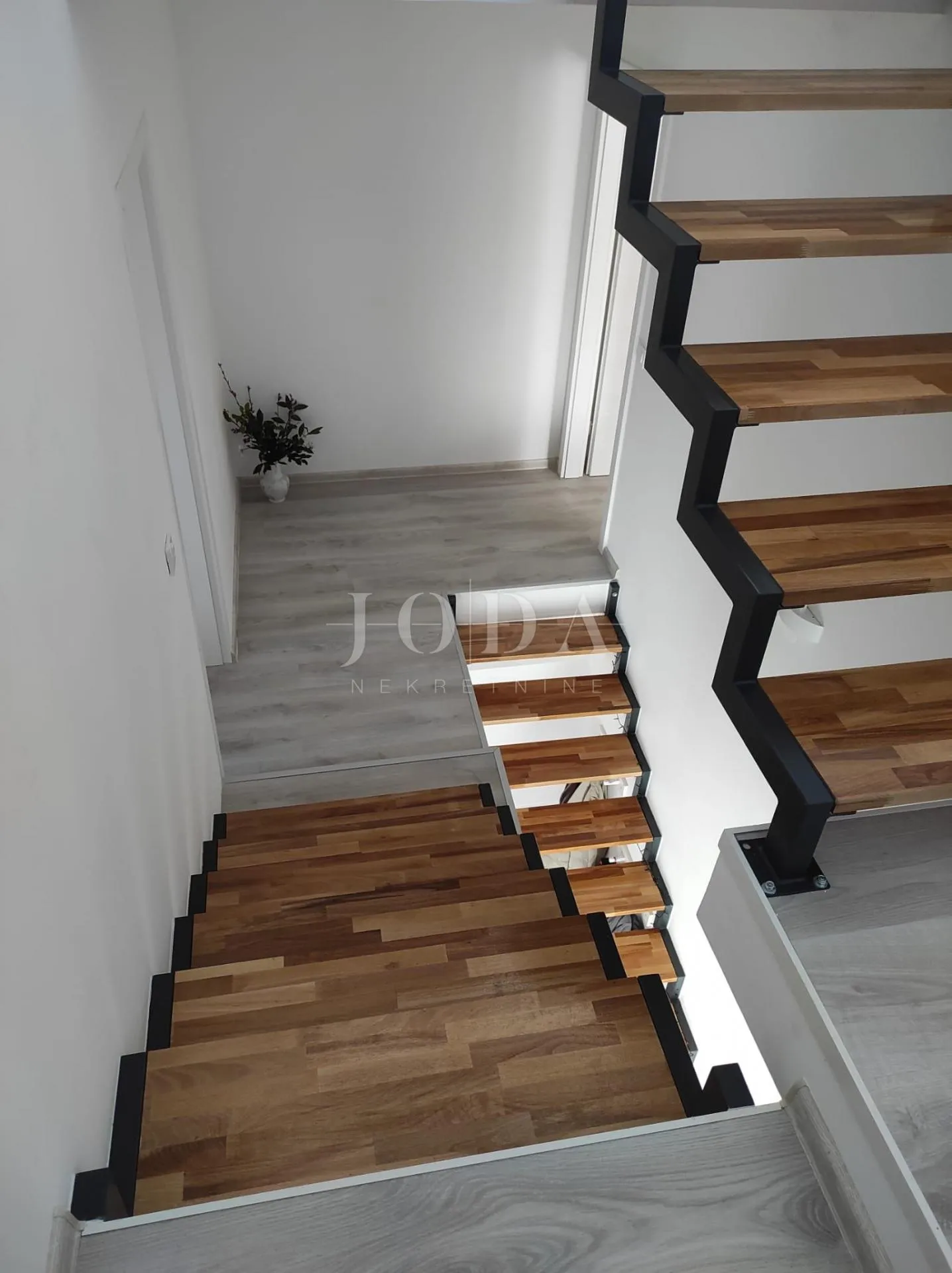 renovirana kuća kompletno opremljena,valtura - slika 24