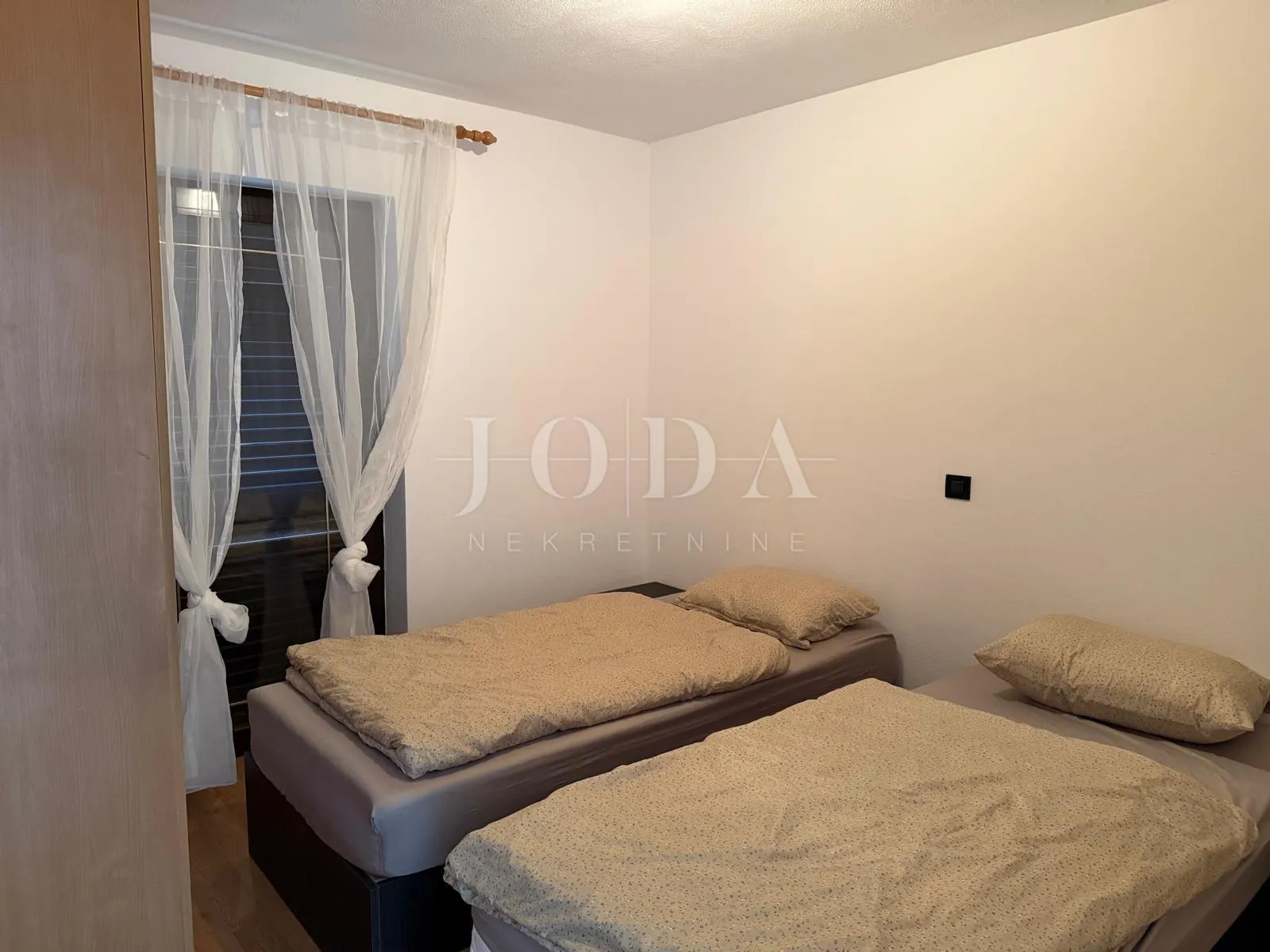 čavle - dvojna kuća s tri stambene jedinice - slika 34
