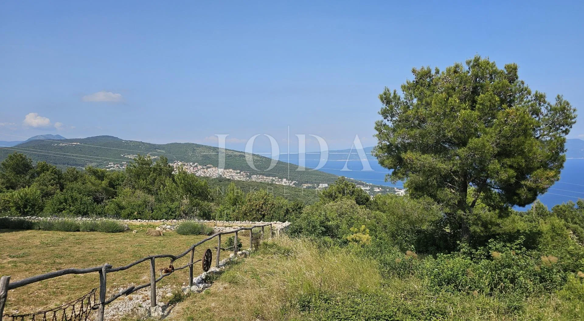 top lokacija kuća sa prekrasnim pogledom i prostranim zemljištem,labin okolica - slika 27