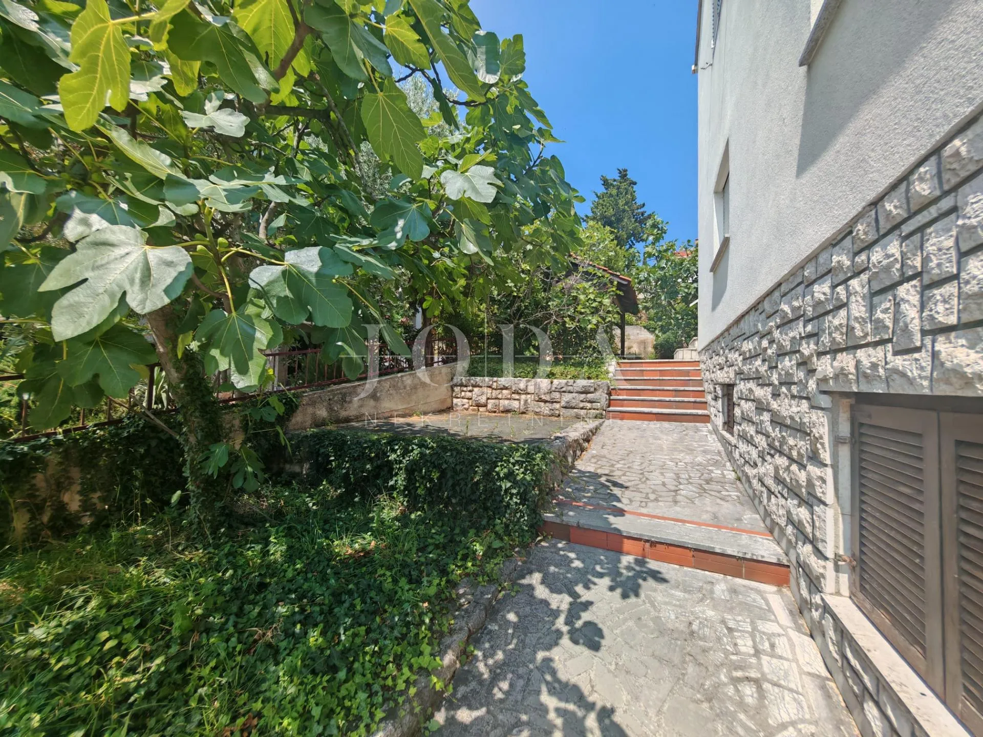 komforan stan 200m od mora - slika 4