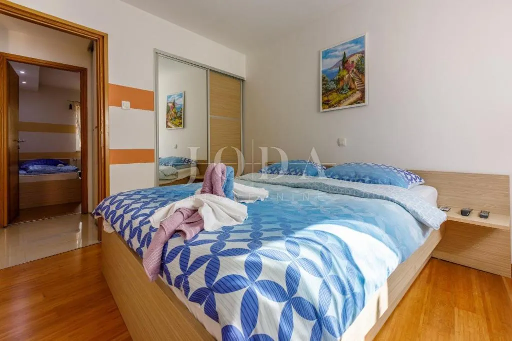 kuća s bazenom na prodaju u bribiru – 4 spavaće sobe, kamin, okućnica, parking | kvarner - slika 8