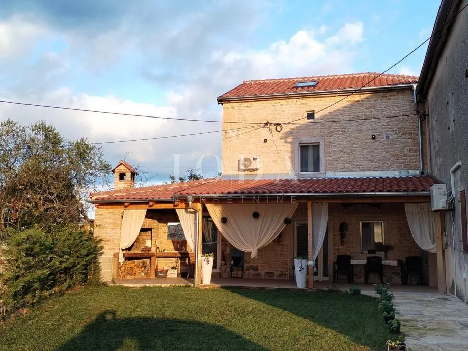 lijepa kamena kuća sa bazenom,barban okolica - slika 1