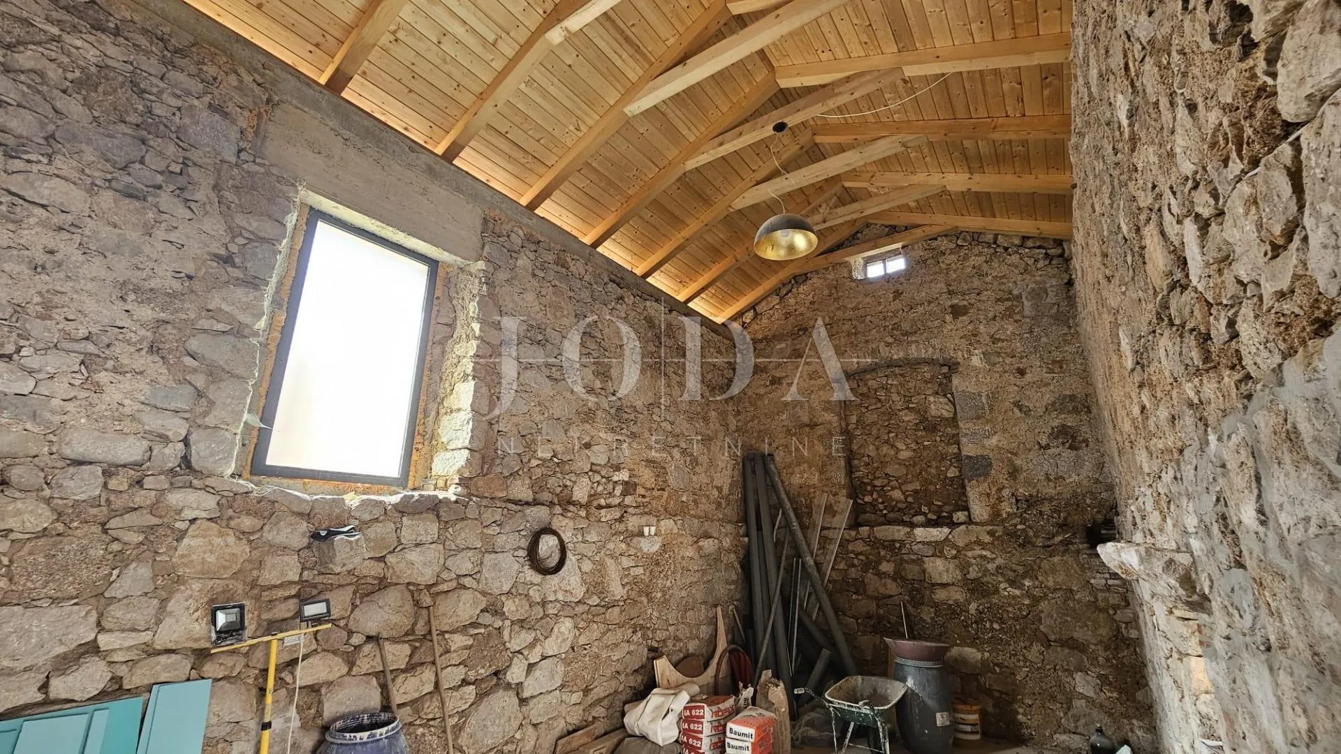 tribalj spoj modernog i autohtonog - slika 18