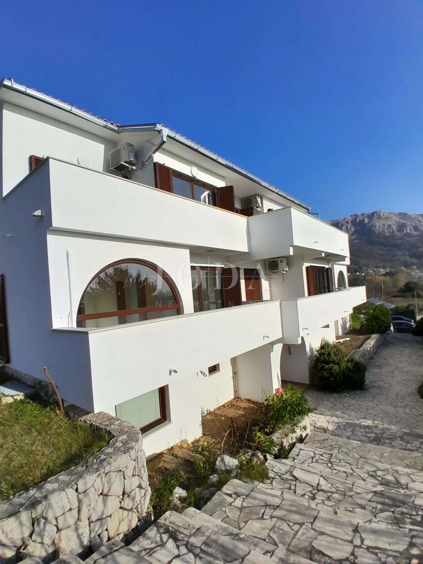 apartman sa bazenom - slika 3