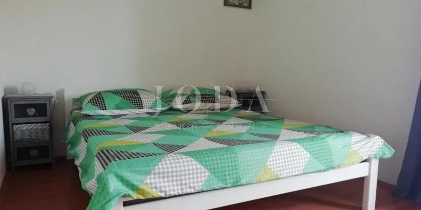 labin, okolica, kuća sa šest apartmana i pogledom na more - slika 11