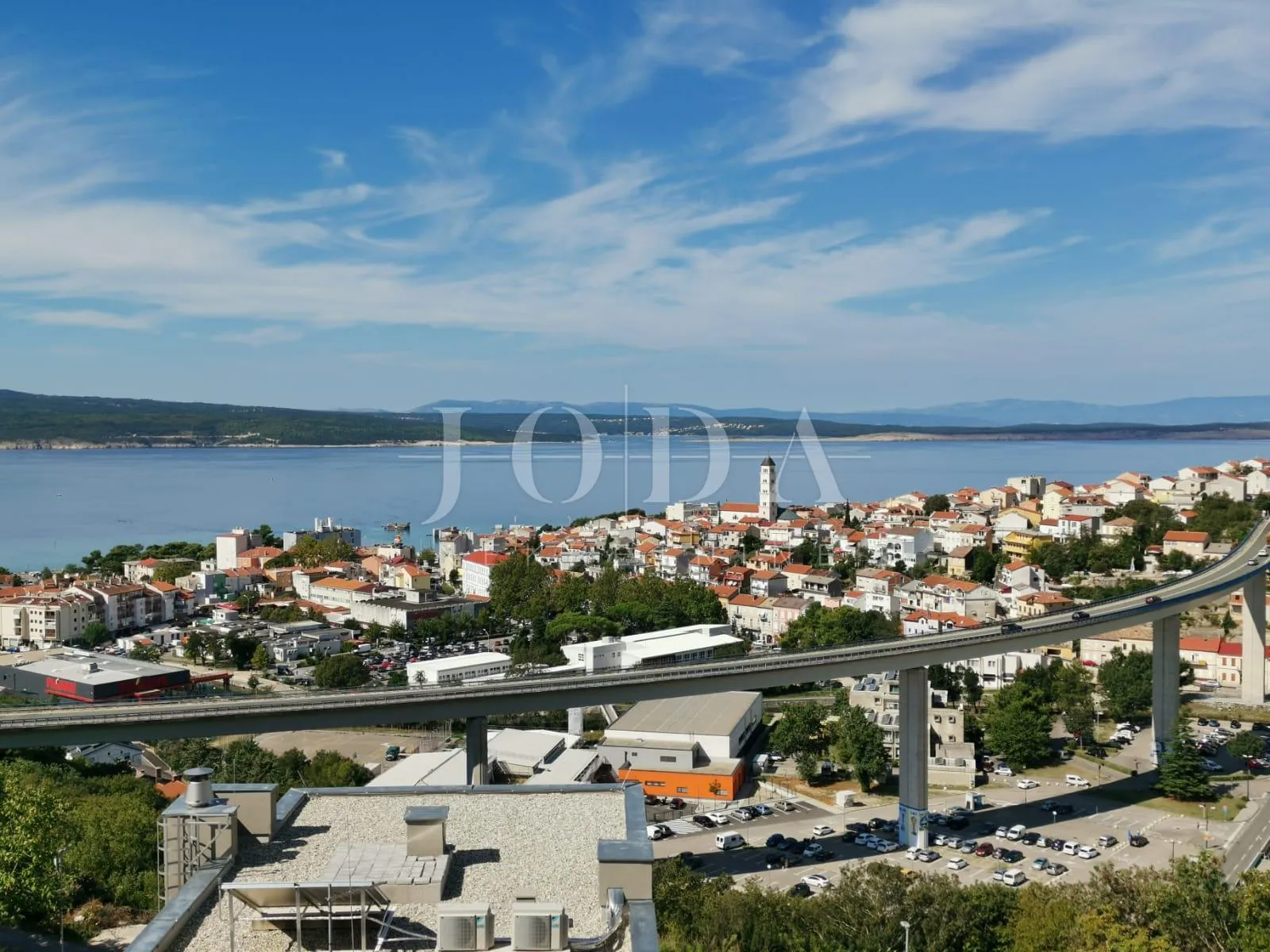 crikvenica – stan sa okućnicom ,garažnim mjestom i bazenom - slika 2