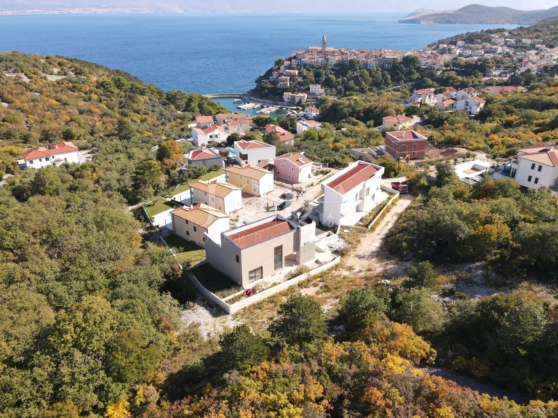 vrbnik, vila sa bazenom - slika 11