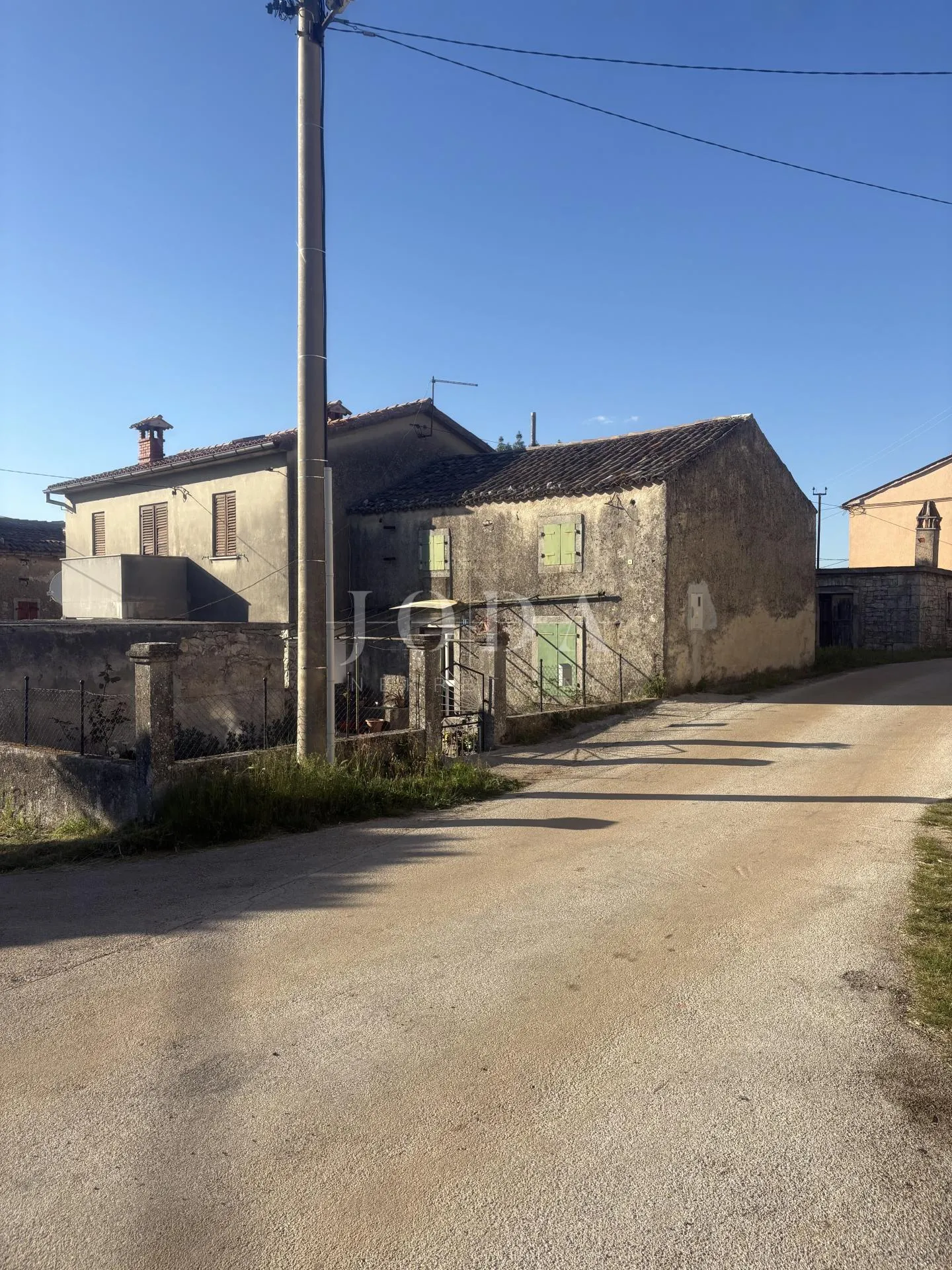 Labin, okolica, kuća za adaptaciju u manjem, mirnom selu