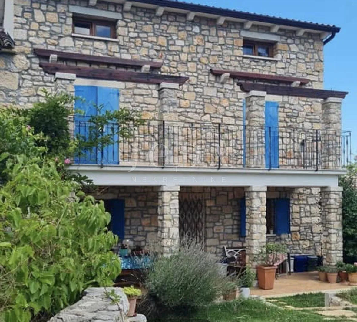 labin, okolica, kamena kuća sa bazenom - slika 1