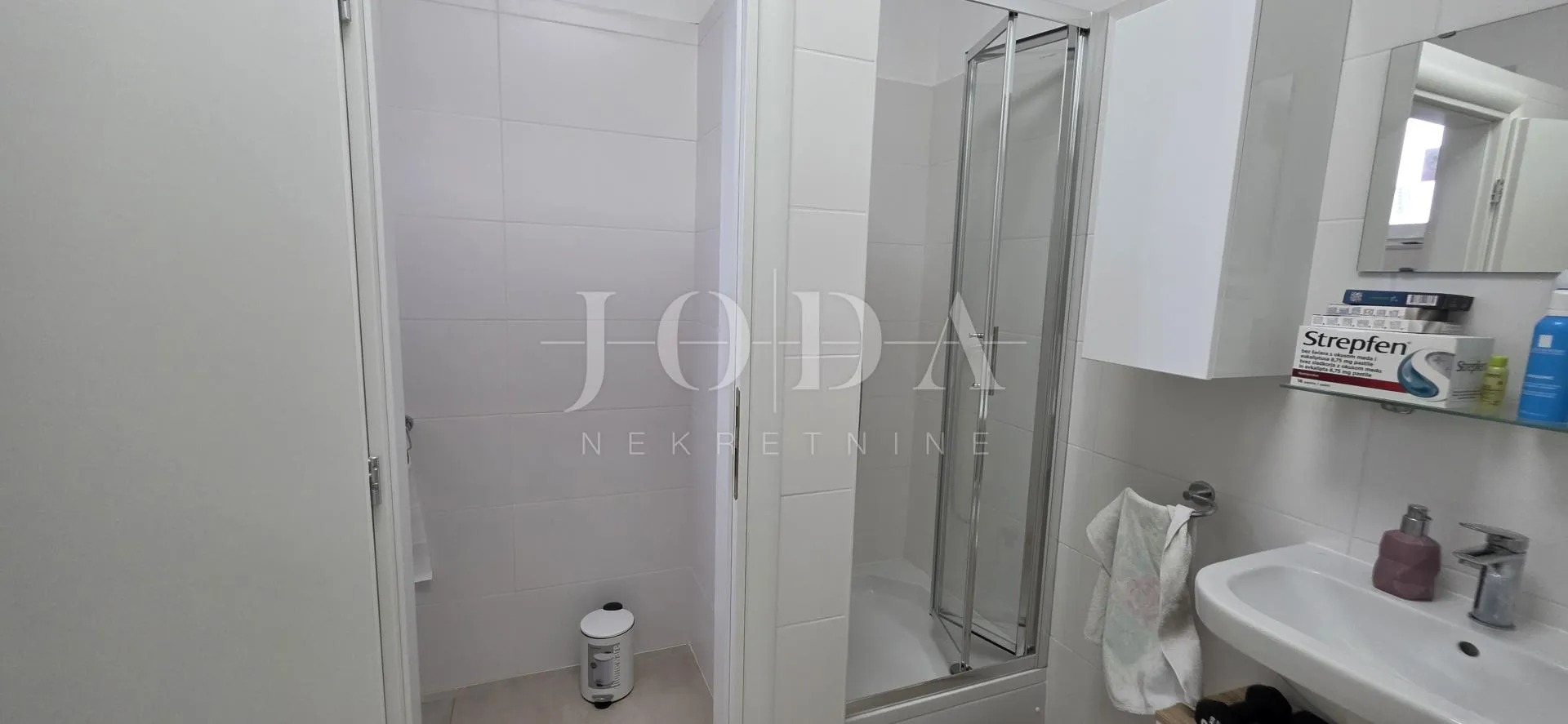 poslovni prostor s uhodanim zakupcem (apoteka) – 103 m², prizemlje, parking, top lokacija dramalj - slika 13