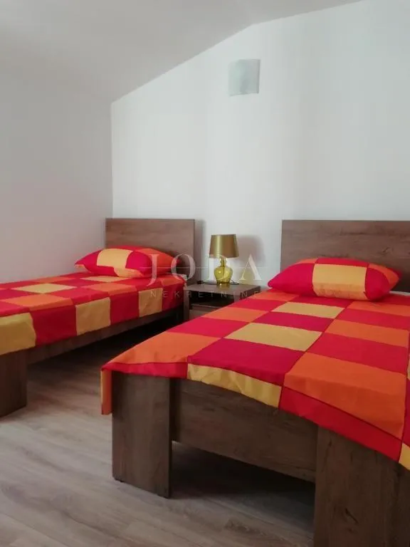 labin, okolica, kuća sa šest apartmana i pogledom na more - slika 8