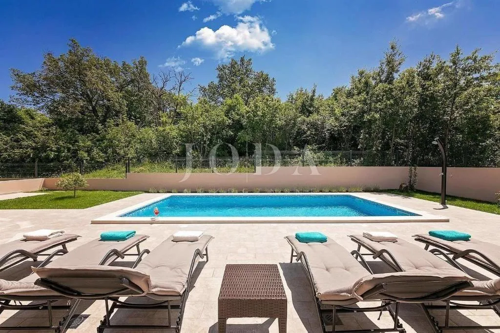 labin, villa sa bazenom na traženoj lokaciji - slika 15