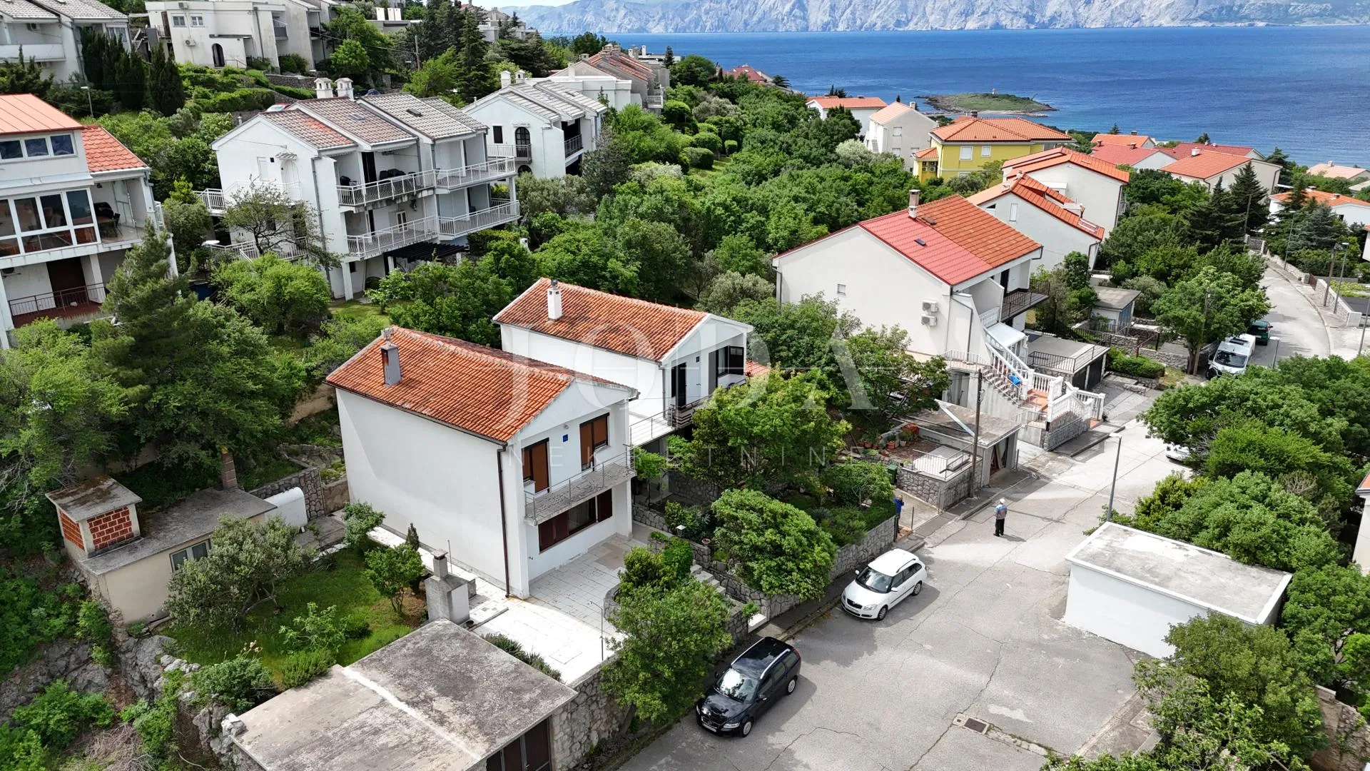 kuća s pogledom na more i dvjema garažama – klenovica - slika 3