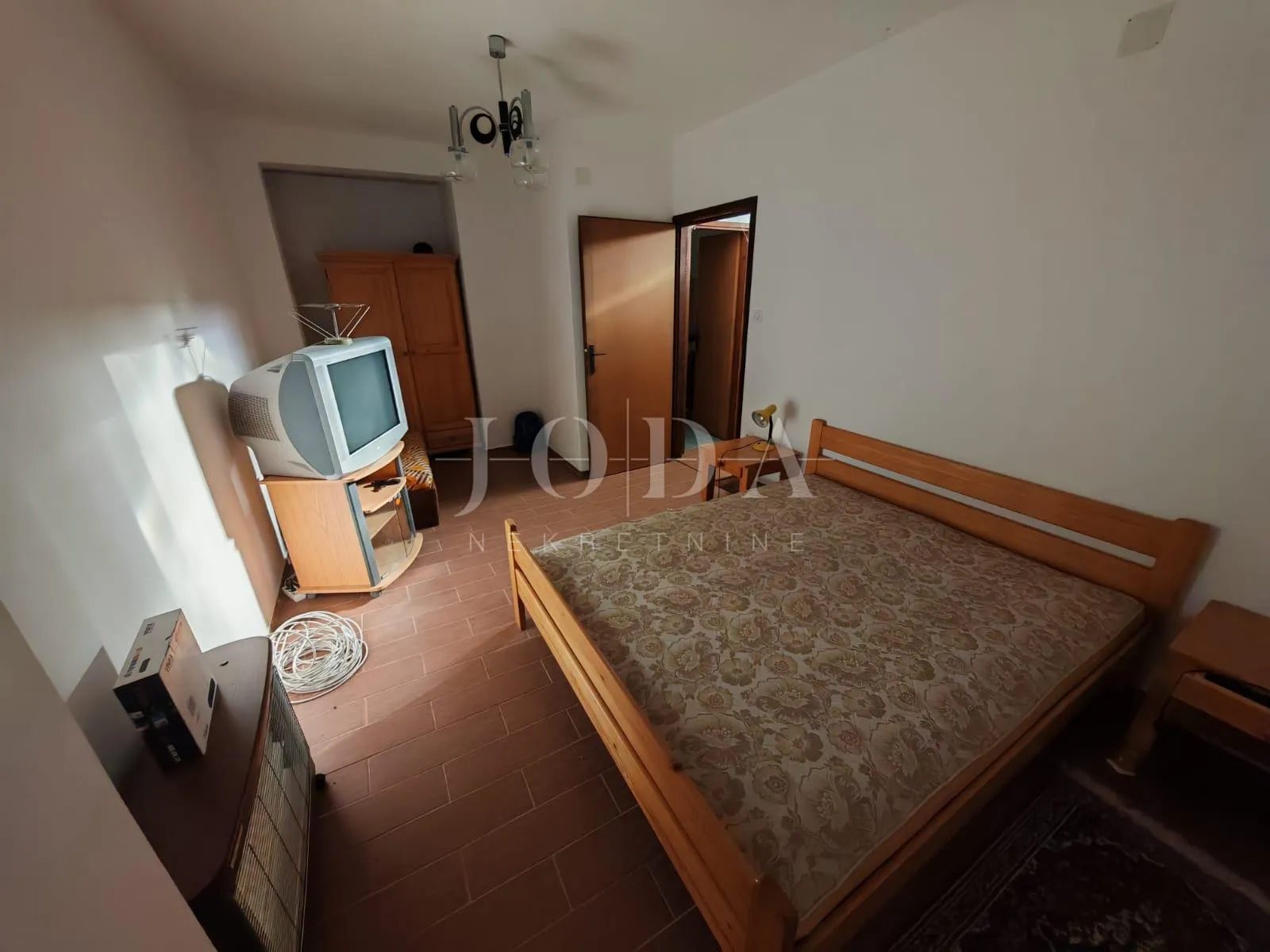 kuća sa 100m od mora sa 6 stambenih jedinica - slika 37