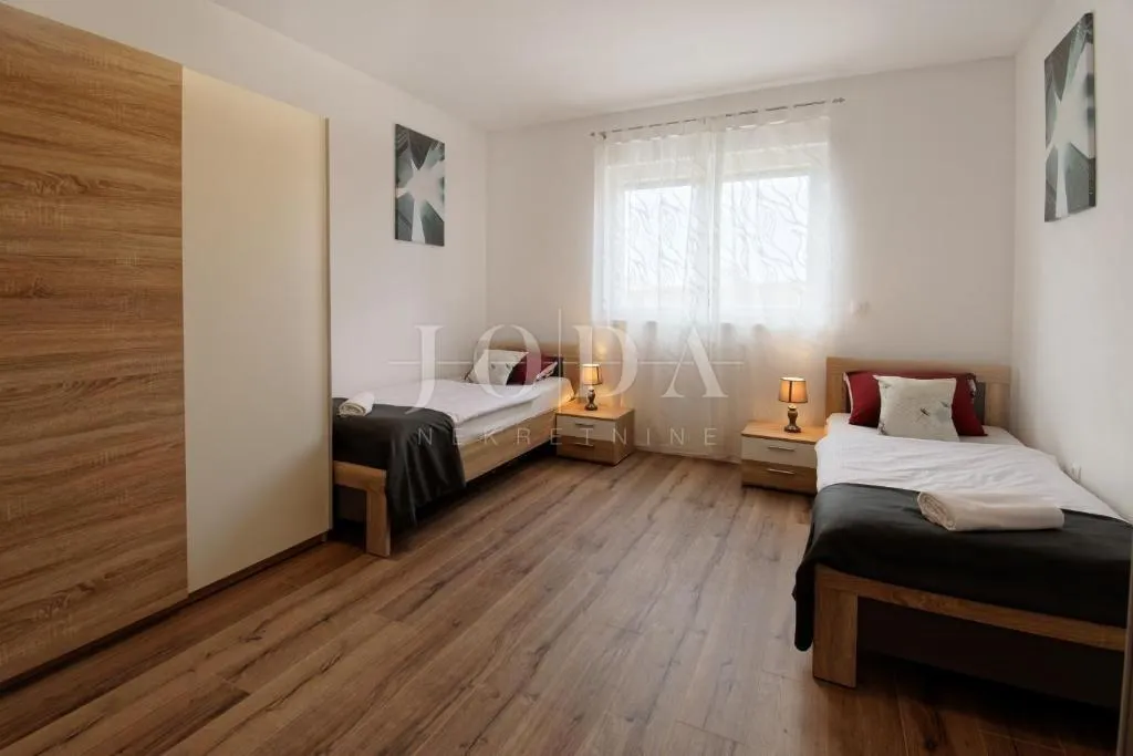 buje, okolica, prekrasna kuća za odmor sa bazenom - slika 24