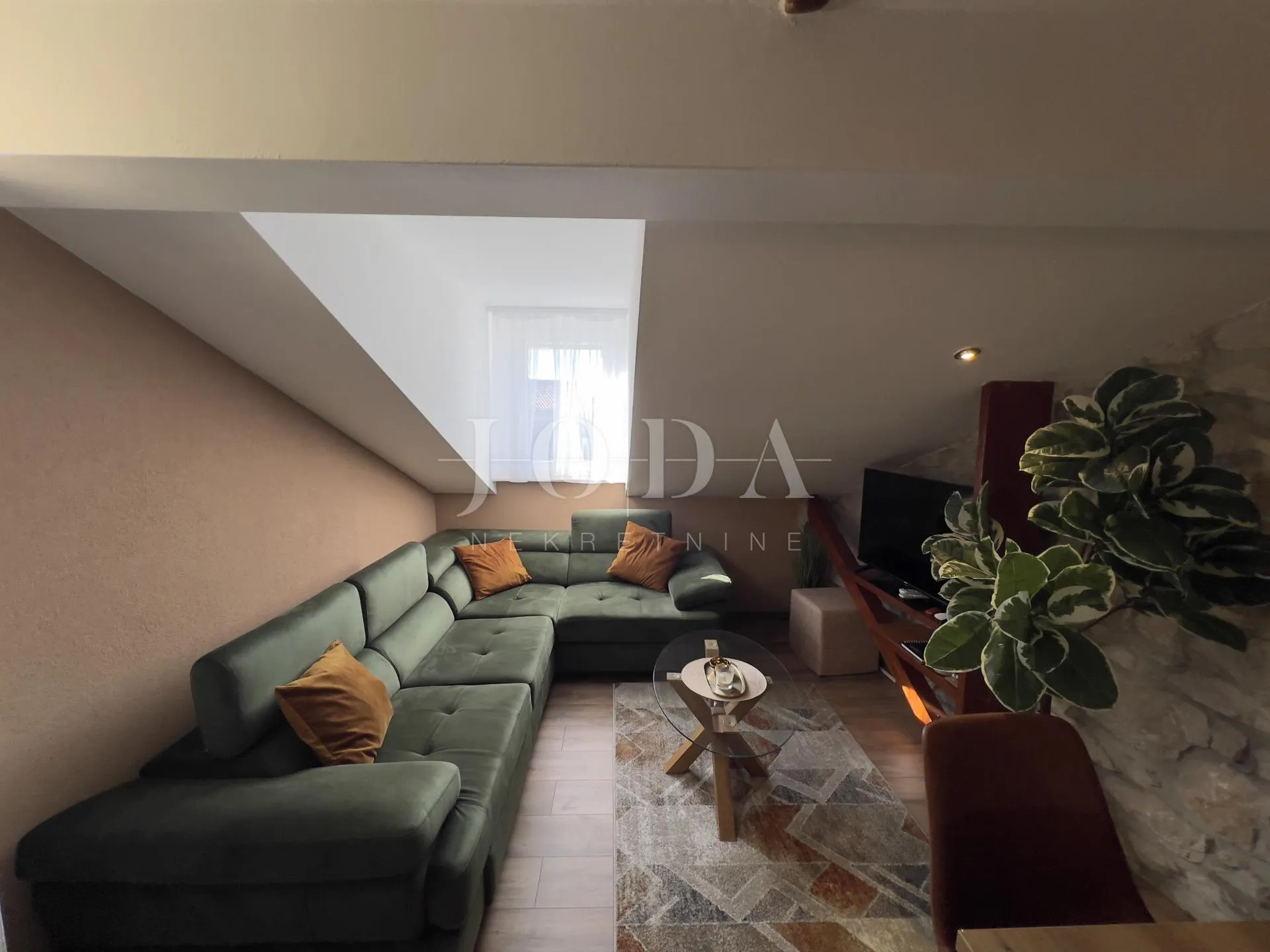uređeni apartman u centru crikvenice - slika 6