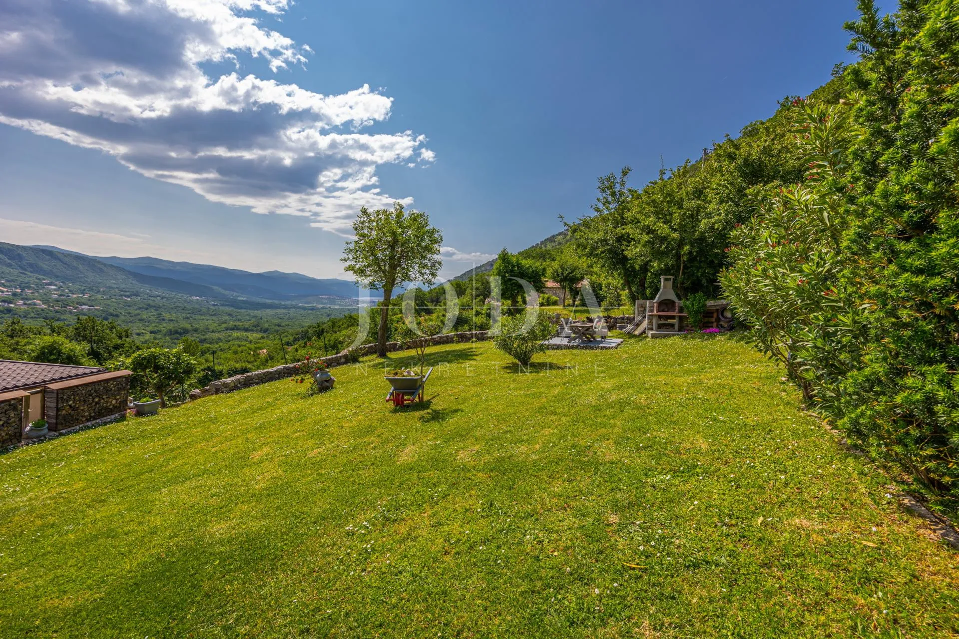 kuća sa 3000m2 zemljišta - slika 20