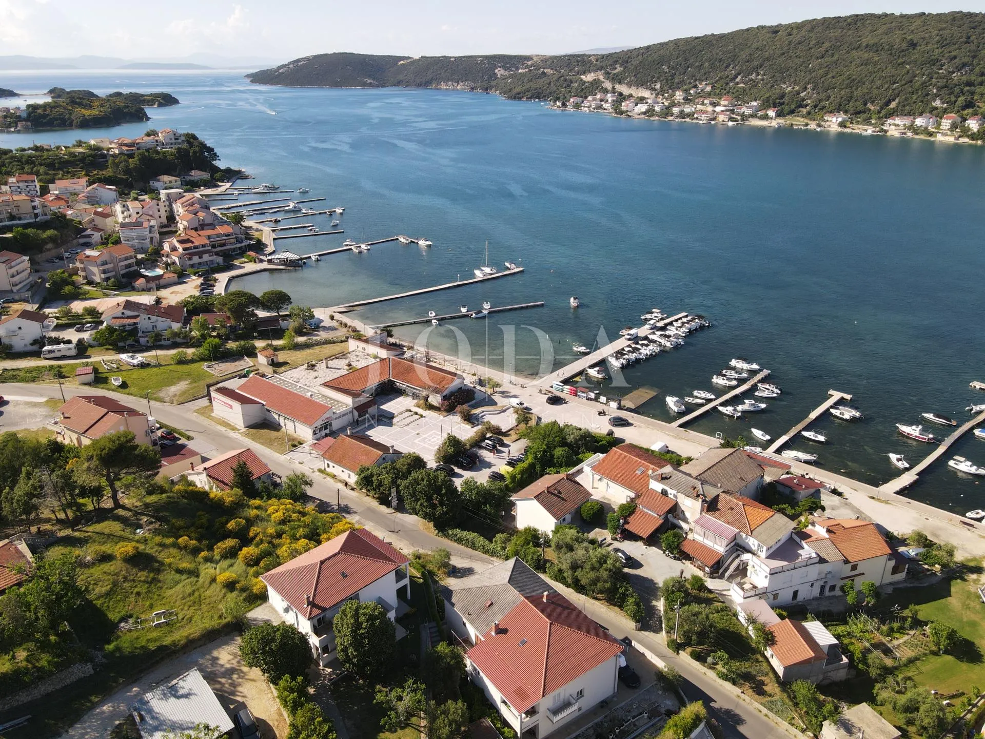 RAB – SUPETARSKA DRAGA | Stan 68,62 m², samo 40 m od mora, veliko dvorište, parking! - Supetarska Draga, Rab